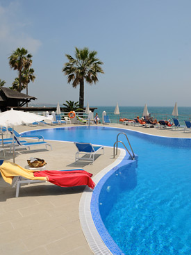 dominion beach estepona pool apartment relax chill terrace waves sounds listening private